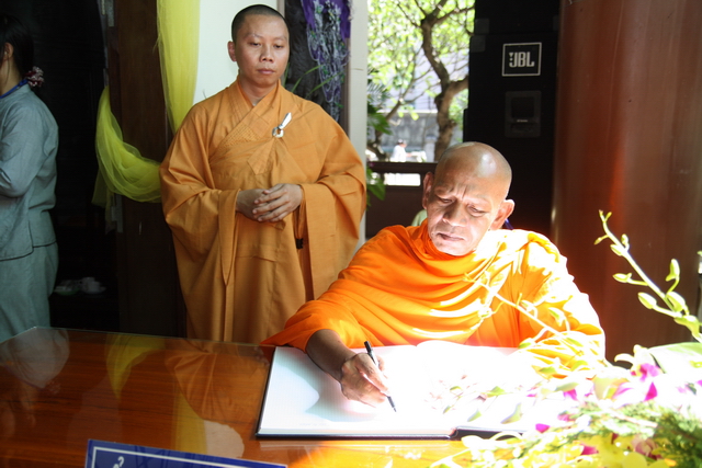Chùm ảnh: Các đoàn viếng tang lễ HT. Thích Minh Châu - Chiều 03/09/2012