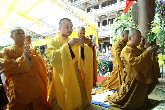 Chùm ảnh: Các đoàn viếng tang lễ HT. Thích Minh Châu - Chiều 03/09/2012