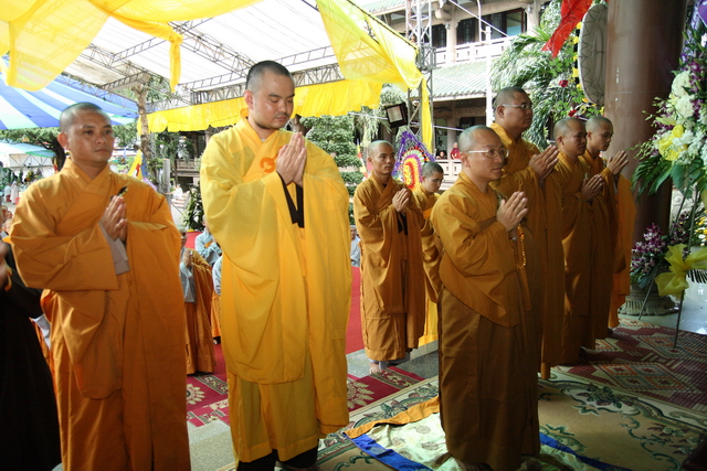 Chùm ảnh: Các đoàn viếng tang lễ HT. Thích Minh Châu - Chiều 03/09/2012