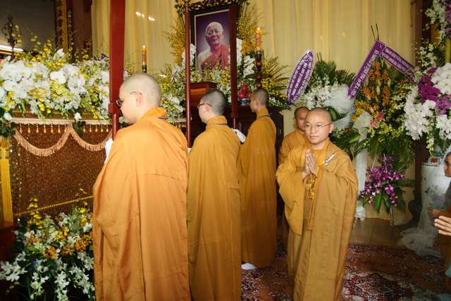 Chùm ảnh: Các đoàn viếng tang lễ HT. Thích Minh Châu - Chiều 03/09/2012