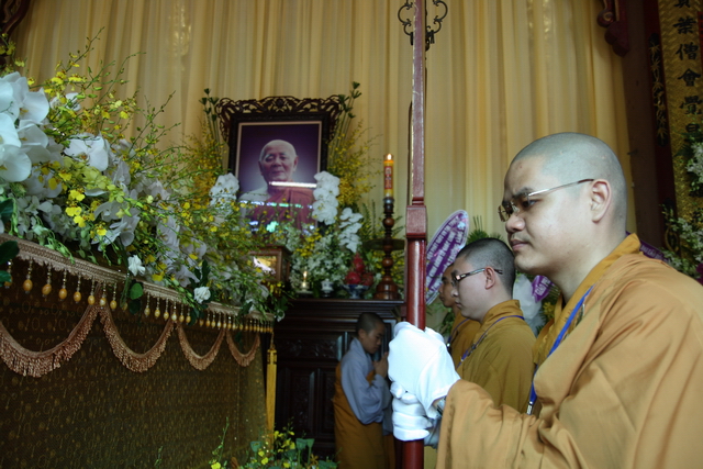 Chùm ảnh: Các đoàn viếng tang lễ HT. Thích Minh Châu - Chiều 03/09/2012