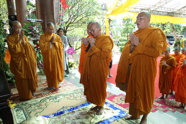 Chùm ảnh: Các đoàn viếng tang lễ HT. Thích Minh Châu - Chiều 03/09/2012