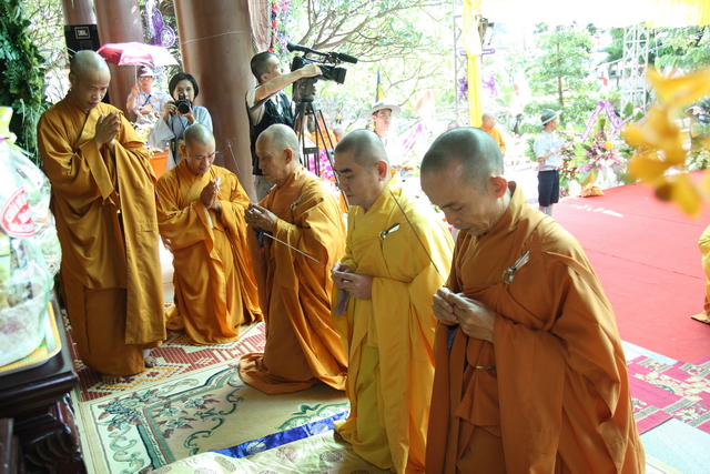 Chùm ảnh: Các đoàn viếng tang lễ HT. Thích Minh Châu - Chiều 03/09/2012