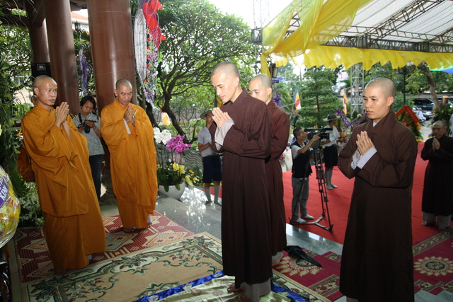Chùm ảnh: Các đoàn viếng tang lễ HT. Thích Minh Châu - Chiều 03/09/2012