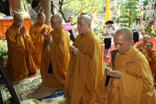 Chùm ảnh: Các đoàn viếng tang lễ HT. Thích Minh Châu - Chiều 03/09/2012