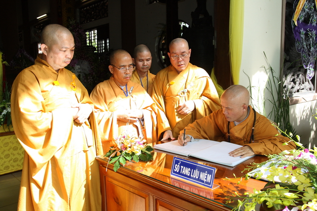 Chùm ảnh: Các đoàn viếng tang lễ HT. Thích Minh Châu - Chiều 03/09/2012