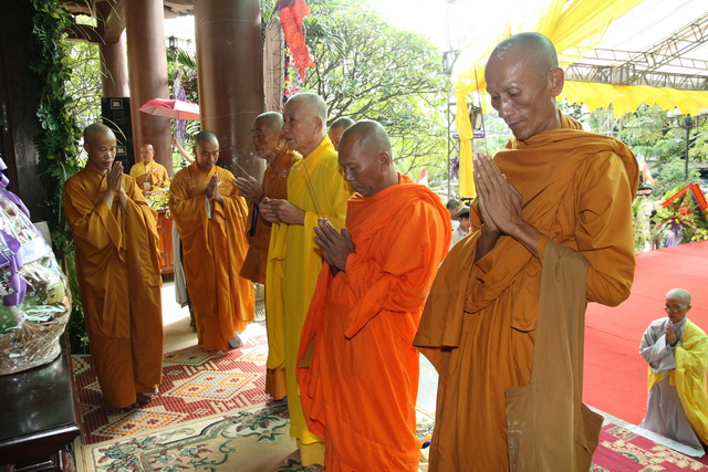 Chùm ảnh: Các đoàn viếng tang lễ HT. Thích Minh Châu - Chiều 03/09/2012