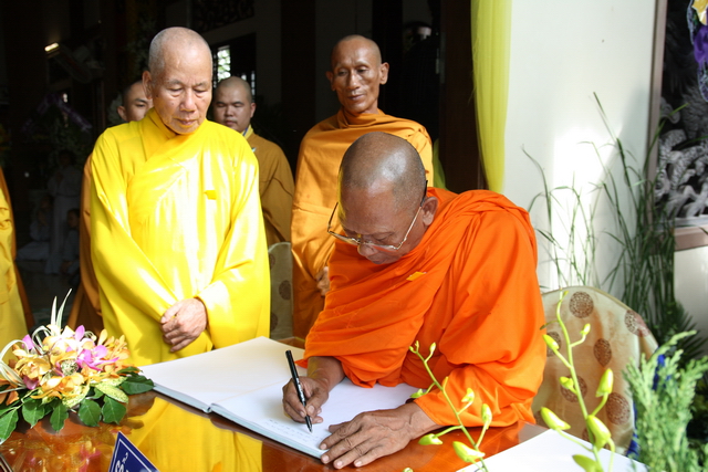 Chùm ảnh: Các đoàn viếng tang lễ HT. Thích Minh Châu - Chiều 03/09/2012