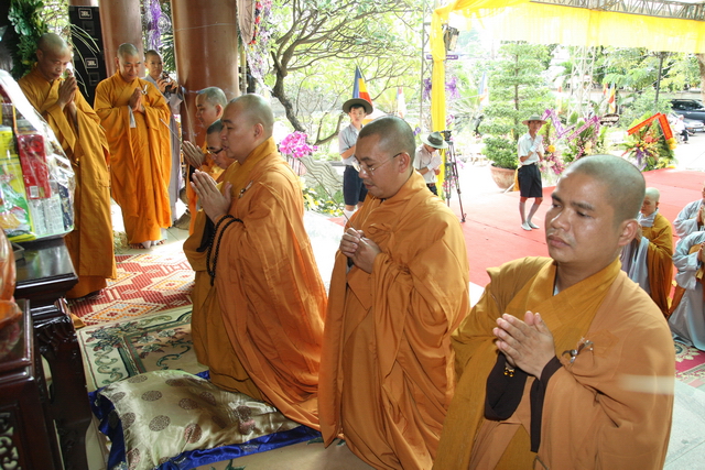 Chùm ảnh: Các đoàn viếng tang lễ HT. Thích Minh Châu - Chiều 03/09/2012