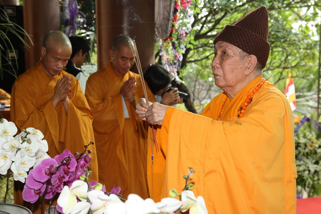 Chùm ảnh: Các đoàn viếng tang lễ HT. Thích Minh Châu - Chiều 03/09/2012