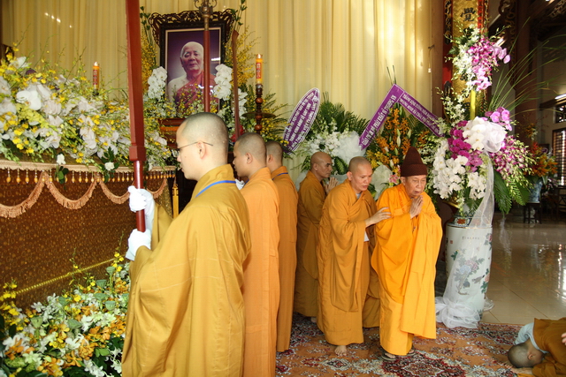 Chùm ảnh: Các đoàn viếng tang lễ HT. Thích Minh Châu - Chiều 03/09/2012