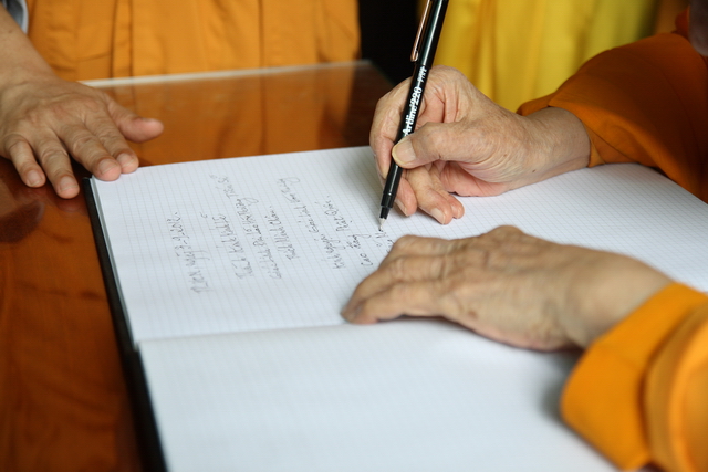 Chùm ảnh: Các đoàn viếng tang lễ HT. Thích Minh Châu - Chiều 03/09/2012