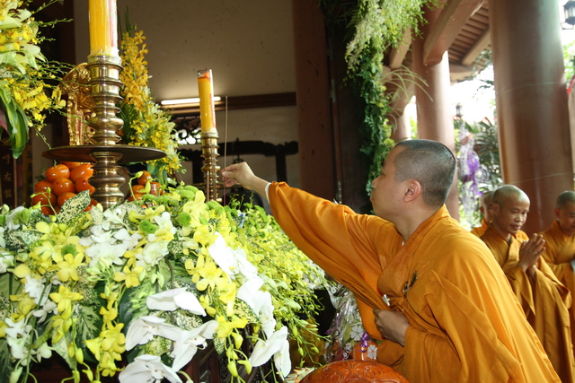 Chùm ảnh: Các đoàn viếng tang lễ HT. Thích Minh Châu - Chiều 03/09/2012