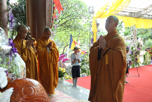 Chùm ảnh: Các đoàn viếng tang lễ HT. Thích Minh Châu - Chiều 03/09/2012
