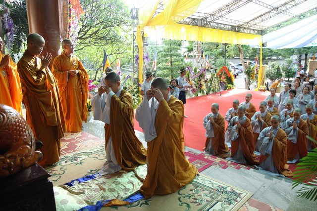 Chùm ảnh: Các đoàn viếng tang lễ HT. Thích Minh Châu - Chiều 03/09/2012