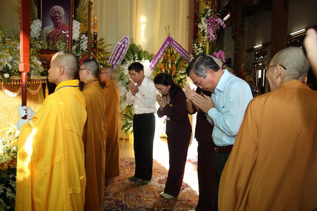 Chùm ảnh: Các đoàn viếng tang lễ HT. Thích Minh Châu - Chiều 03/09/2012