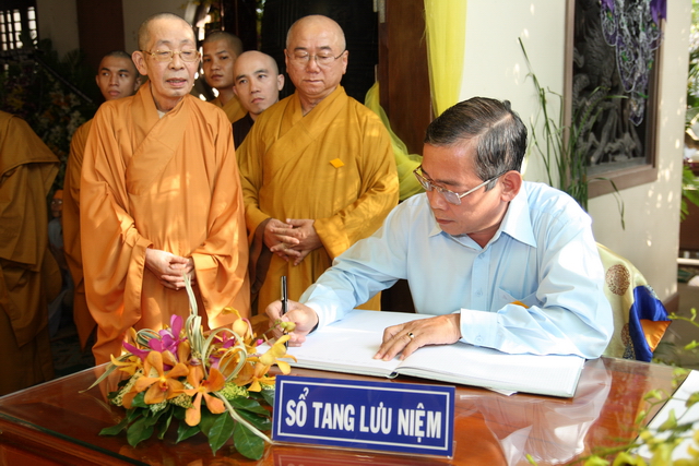 Chùm ảnh: Các đoàn viếng tang lễ HT. Thích Minh Châu - Chiều 03/09/2012