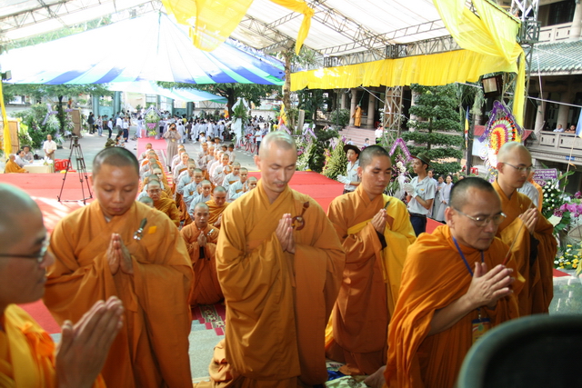 Chùm ảnh: Các đoàn viếng tang lễ HT. Thích Minh Châu - Chiều 03/09/2012