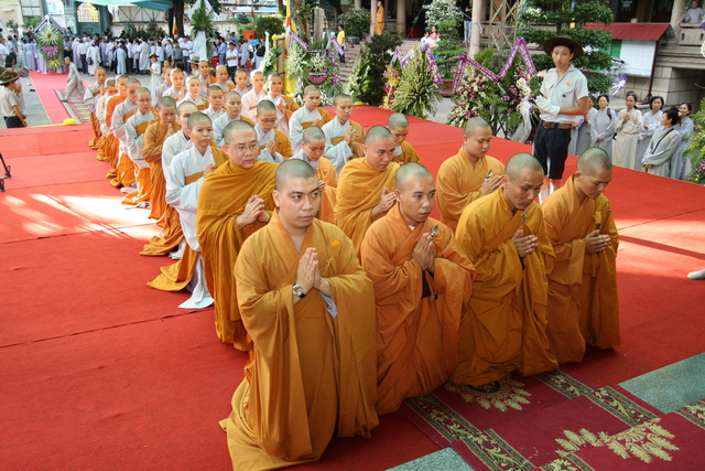 Chùm ảnh: Các đoàn viếng tang lễ HT. Thích Minh Châu - Chiều 03/09/2012