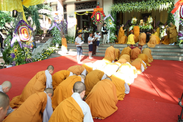 Chùm ảnh: Các đoàn viếng tang lễ HT. Thích Minh Châu - Chiều 03/09/2012