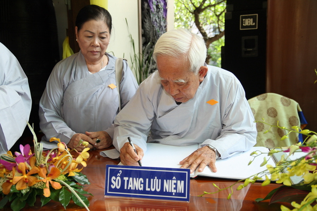 Chùm ảnh: Các đoàn viếng tang lễ HT. Thích Minh Châu - Chiều 03/09/2012