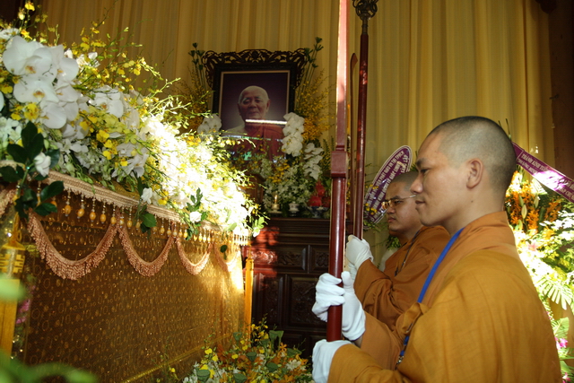 Chùm ảnh: Các đoàn viếng tang lễ HT. Thích Minh Châu - Chiều 03/09/2012