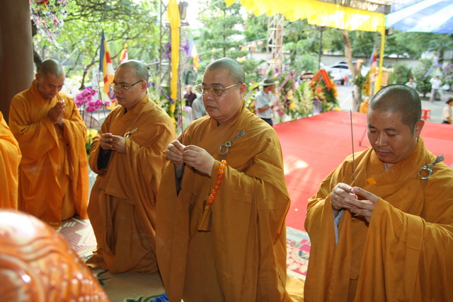 Chùm ảnh: Các đoàn viếng tang lễ HT. Thích Minh Châu - Chiều 03/09/2012