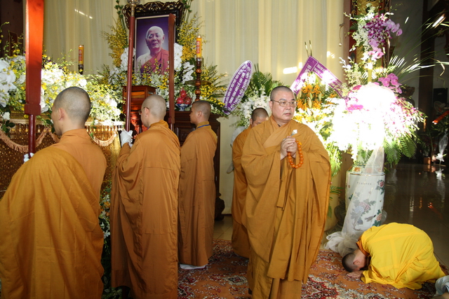 Chùm ảnh: Các đoàn viếng tang lễ HT. Thích Minh Châu - Chiều 03/09/2012