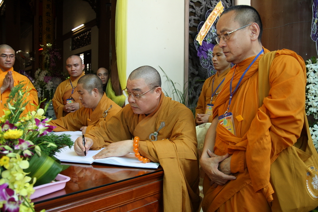 Chùm ảnh: Các đoàn viếng tang lễ HT. Thích Minh Châu - Chiều 03/09/2012