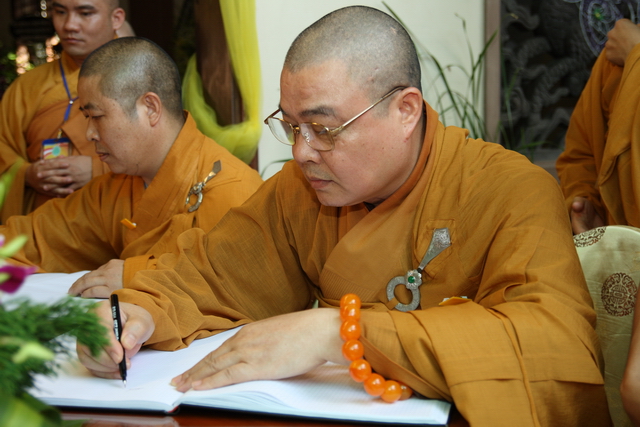 Chùm ảnh: Các đoàn viếng tang lễ HT. Thích Minh Châu - Chiều 03/09/2012