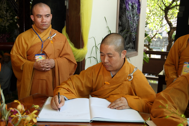 Chùm ảnh: Các đoàn viếng tang lễ HT. Thích Minh Châu - Chiều 03/09/2012
