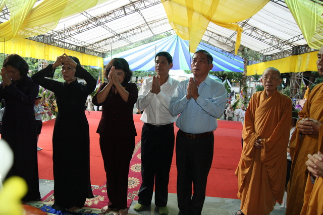 Chùm ảnh: Các đoàn viếng tang lễ HT. Thích Minh Châu - Chiều 03/09/2012