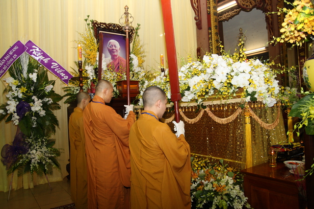 Chùm ảnh: Các đoàn viếng tang lễ HT. Thích Minh Châu - Chiều 03/09/2012