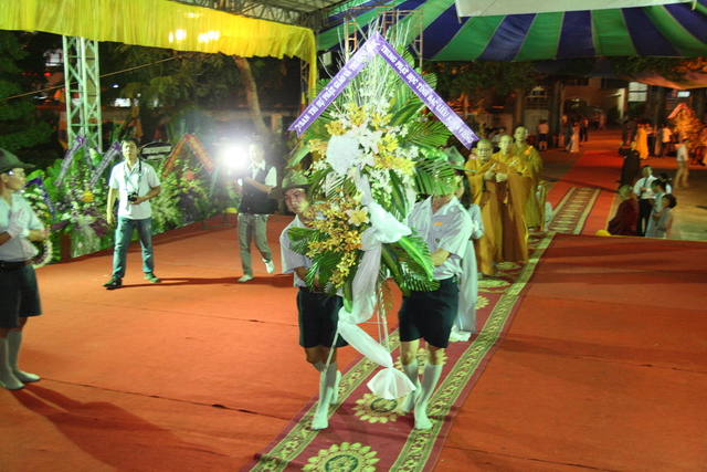 Chùm ảnh: Các đoàn viếng tang lễ HT. Thích Minh Châu - Chiều 03/09/2012