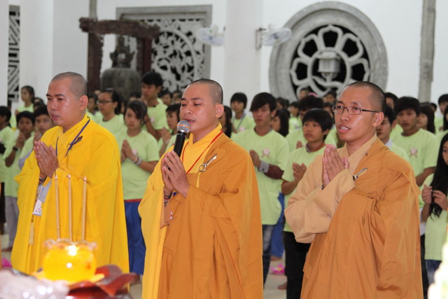 Đồng Tháp: Lung linh đêm thắp nến tri ân và lễ hội hóa trang “Vườn Cổ Tích Phật Giáo”