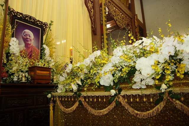 Chùm ảnh: Các đoàn viếng tang lễ HT. Thích Minh Châu - Chiều 03/09/2012
