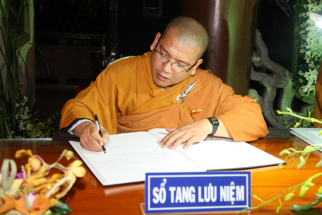 Chùm ảnh: Các đoàn viếng tang lễ HT. Thích Minh Châu - Chiều 03/09/2012