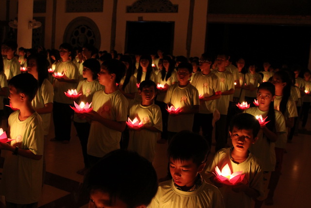 Đồng Tháp: Lung linh đêm thắp nến tri ân và lễ hội hóa trang “Vườn Cổ Tích Phật Giáo”
