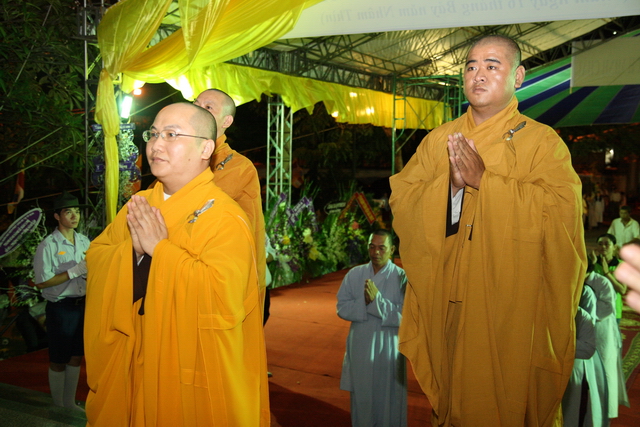 Chùm ảnh: Các đoàn viếng tang lễ HT. Thích Minh Châu - Chiều 03/09/2012