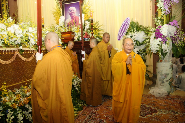 Chùm ảnh: Các đoàn viếng tang lễ HT. Thích Minh Châu - Chiều 03/09/2012