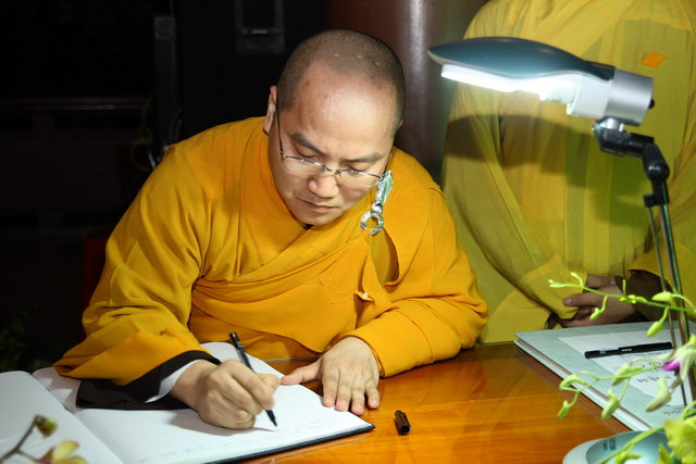 Chùm ảnh: Các đoàn viếng tang lễ HT. Thích Minh Châu - Chiều 03/09/2012
