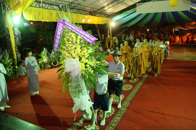 Chùm ảnh: Các đoàn viếng tang lễ HT. Thích Minh Châu - Chiều 03/09/2012
