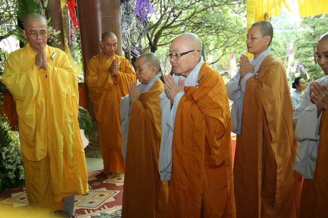 Chùm ảnh: Các đoàn viếng tang lễ HT. Thích Minh Châu - Sáng 04/09/2012