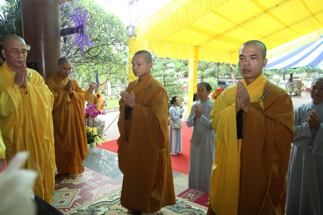 Chùm ảnh: Các đoàn viếng tang lễ HT. Thích Minh Châu - Sáng 04/09/2012