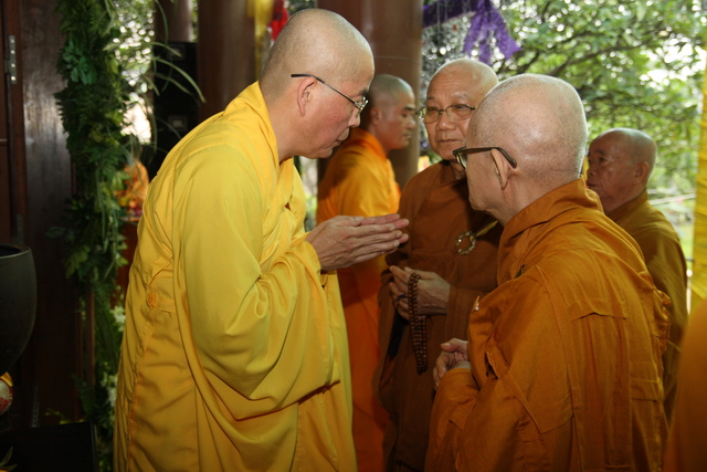 Chùm ảnh: Các đoàn viếng tang lễ HT. Thích Minh Châu - Sáng 04/09/2012