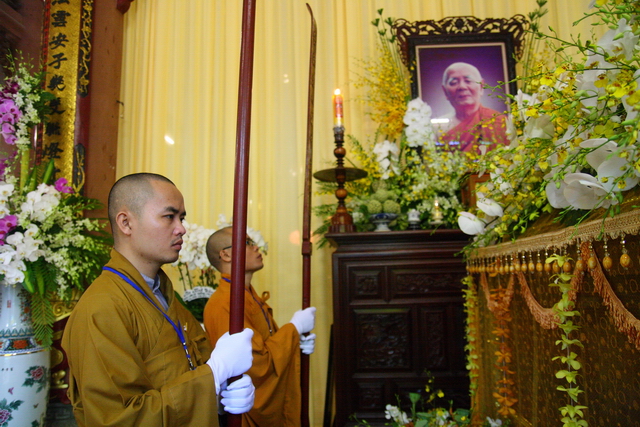 Chùm ảnh: Các đoàn viếng tang lễ HT. Thích Minh Châu - Sáng 04/09/2012