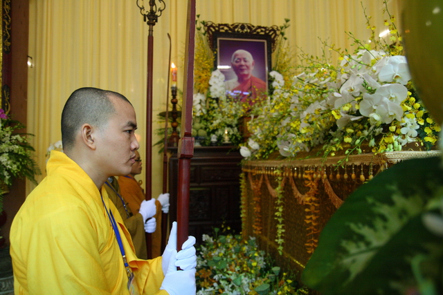 Chùm ảnh: Các đoàn viếng tang lễ HT. Thích Minh Châu - Sáng 04/09/2012