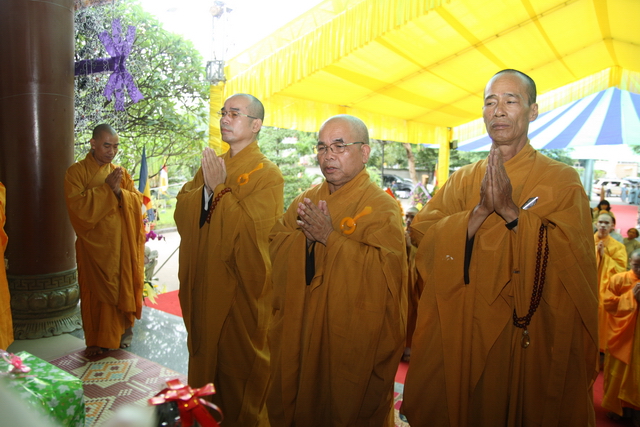 Chùm ảnh: Các đoàn viếng tang lễ HT. Thích Minh Châu - Sáng 04/09/2012