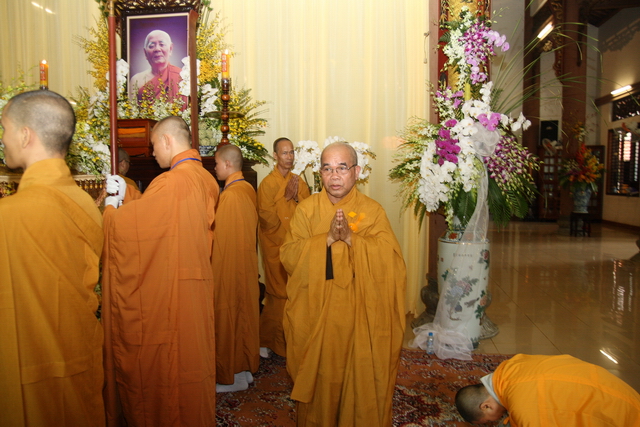 Chùm ảnh: Các đoàn viếng tang lễ HT. Thích Minh Châu - Sáng 04/09/2012