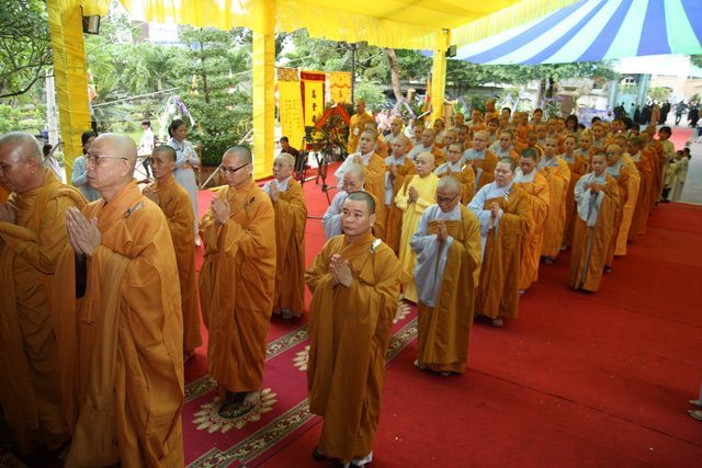 Chùm ảnh: Các đoàn viếng tang lễ HT. Thích Minh Châu - Sáng 04/09/2012